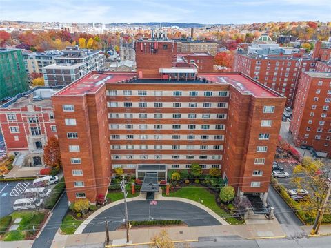 Photo of 128 N Craig St #712, Pittsburgh, PA 15213 (MLS # 1743171)