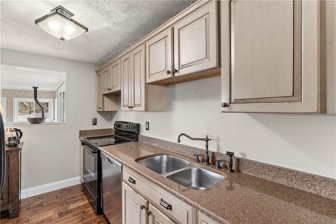 Economy, Pennsylvania 15042, United States, 3 Bedrooms Bedrooms, ,2 BathroomsBathrooms,Residential,Active,114194