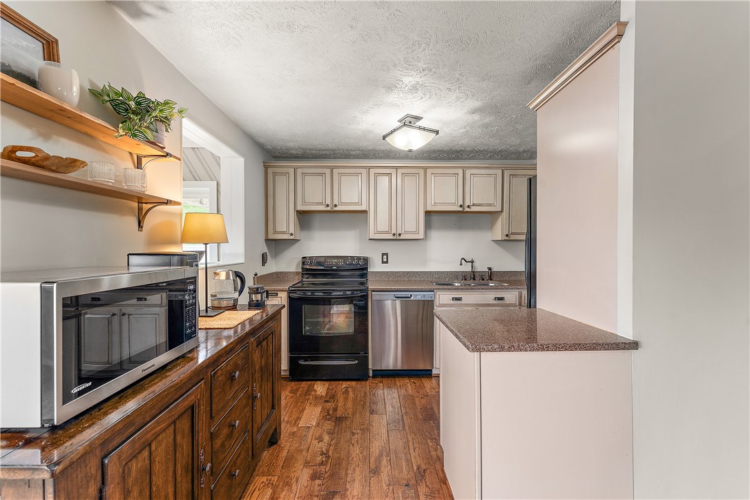 Economy, Pennsylvania 15042, United States, 3 Bedrooms Bedrooms, ,2 BathroomsBathrooms,Residential,Active,114194