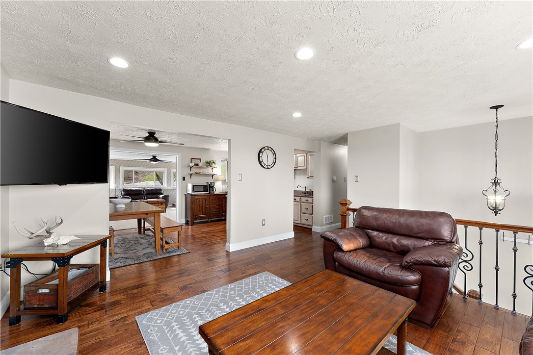 Economy, Pennsylvania 15042, United States, 3 Bedrooms Bedrooms, ,2 BathroomsBathrooms,Residential,Active,114194