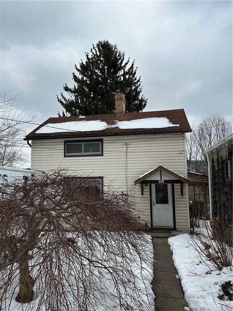 Photo of 630 Prospect St, Moon/Crescent Twp, PA 15046 (MLS # 1739298)