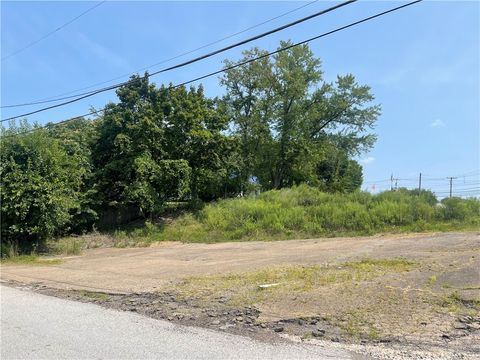 Photo of 800 E Hill Dr., New Kensington, PA 15068 (MLS # 1736849)