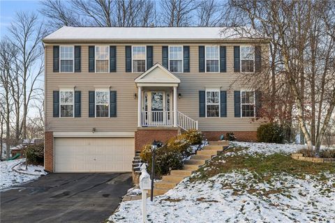 Photo of 806 Spencer Grove Ln, Glenshaw, PA 15116 (MLS # 1732945)