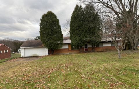 Photo of 533 Blackhawk Rd, Beaver Falls, PA 15010 (MLS # 1733876)