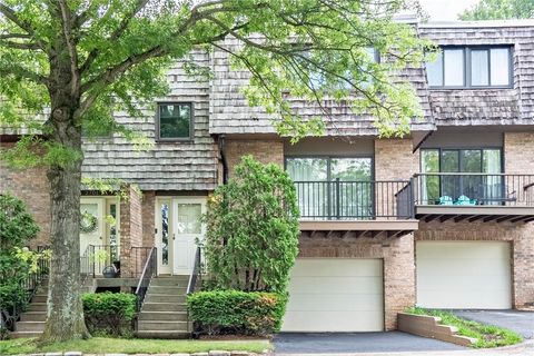 Photo of 2705 Bingham Dr, Pittsburgh, PA 15241 (MLS # 1759784)