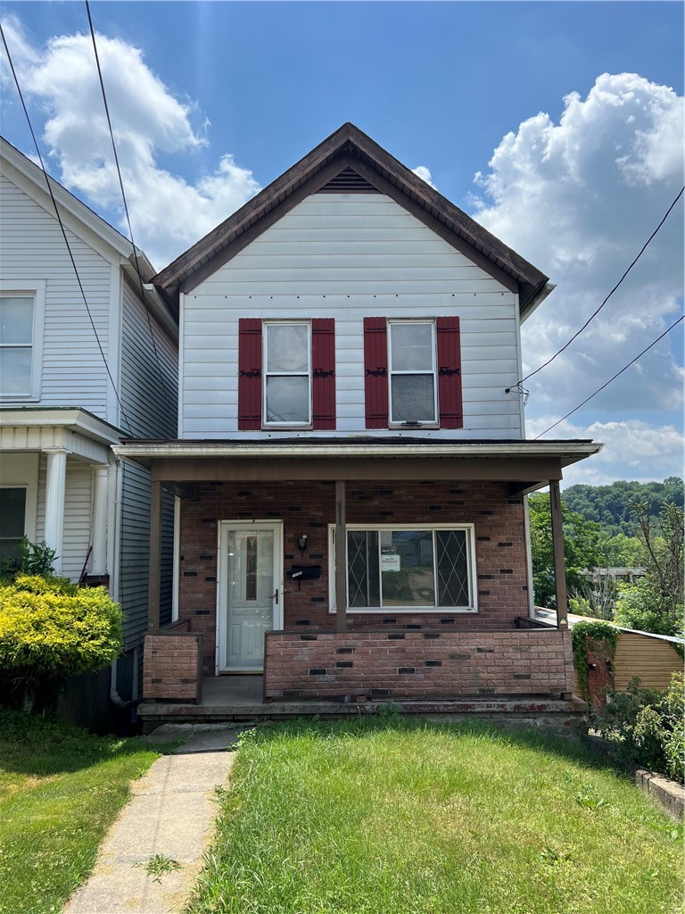Photo 1 of 21 — 1008 1/2 Gaskill Ave, Jeannette, PA 15644