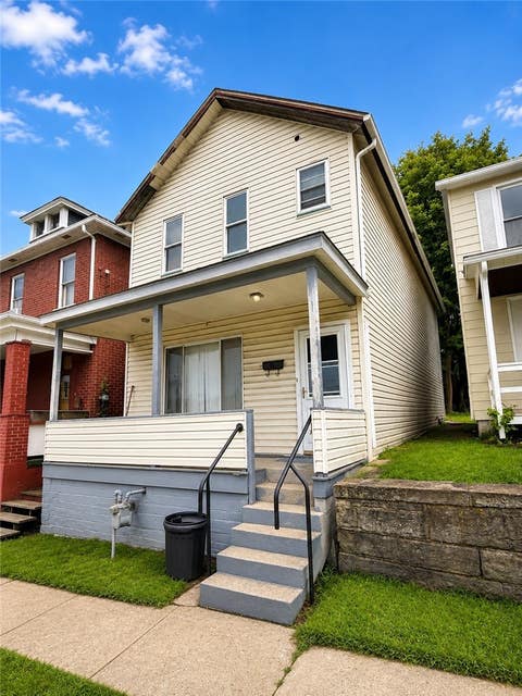 Homes For Sale - 11 S 14th St St<br/> Jeannette, PA 15644