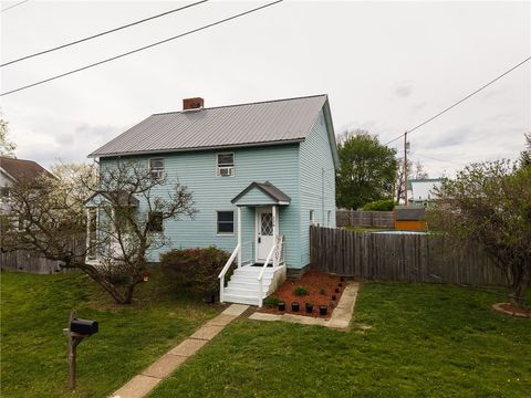 Photo of 326 Back St, Mount Pleasant, PA 15666 (MLS # 1749227)
