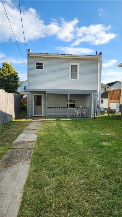 Photo of 219 Quay St, East Vandergrift, PA 15629 (MLS # 1725361)