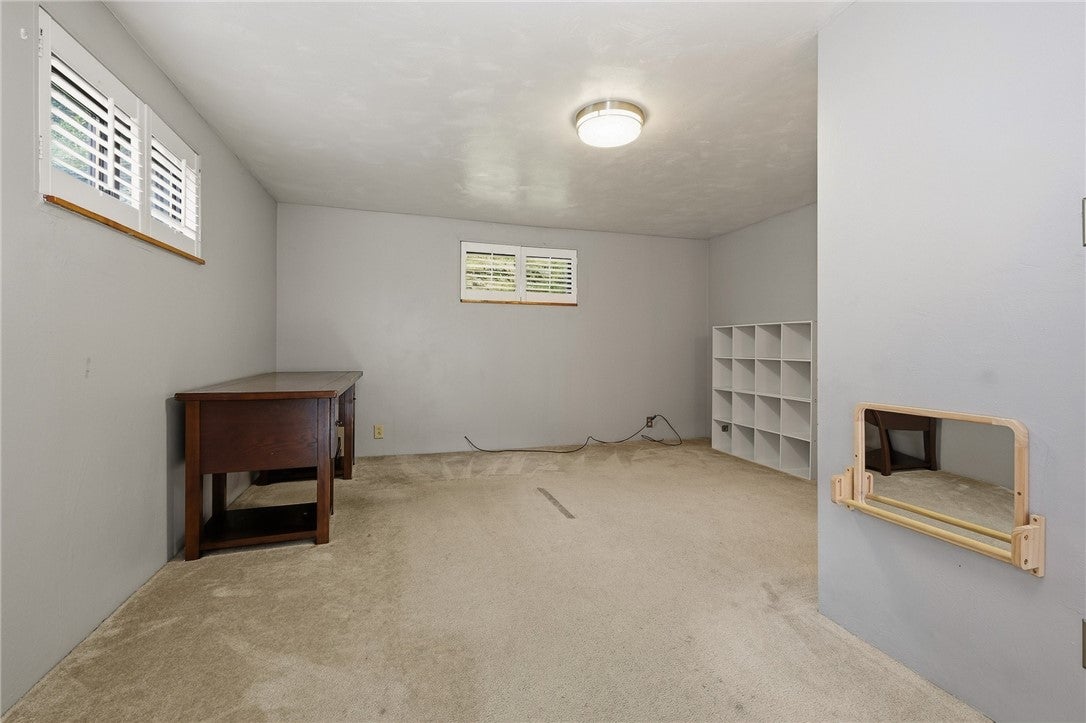 2724 Dwight Ave