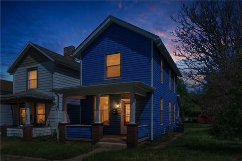 Photo of 517 Lyndal St, New Castle, PA 16101 (MLS # 1752234)