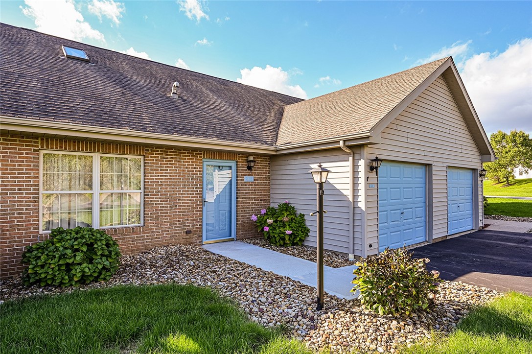 Hempfield Twp - Wml, Pennsylvania 15601, United States, 2 Bedrooms Bedrooms, ,2 BathroomsBathrooms,Residential,Pending,39774