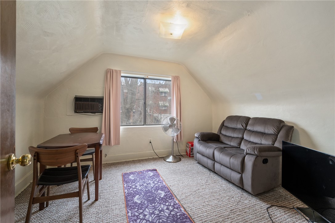 Greenfield, Pennsylvania 15217, United States, 2 Bedrooms Bedrooms, ,1 BathroomBathrooms,Residential,Active,150725