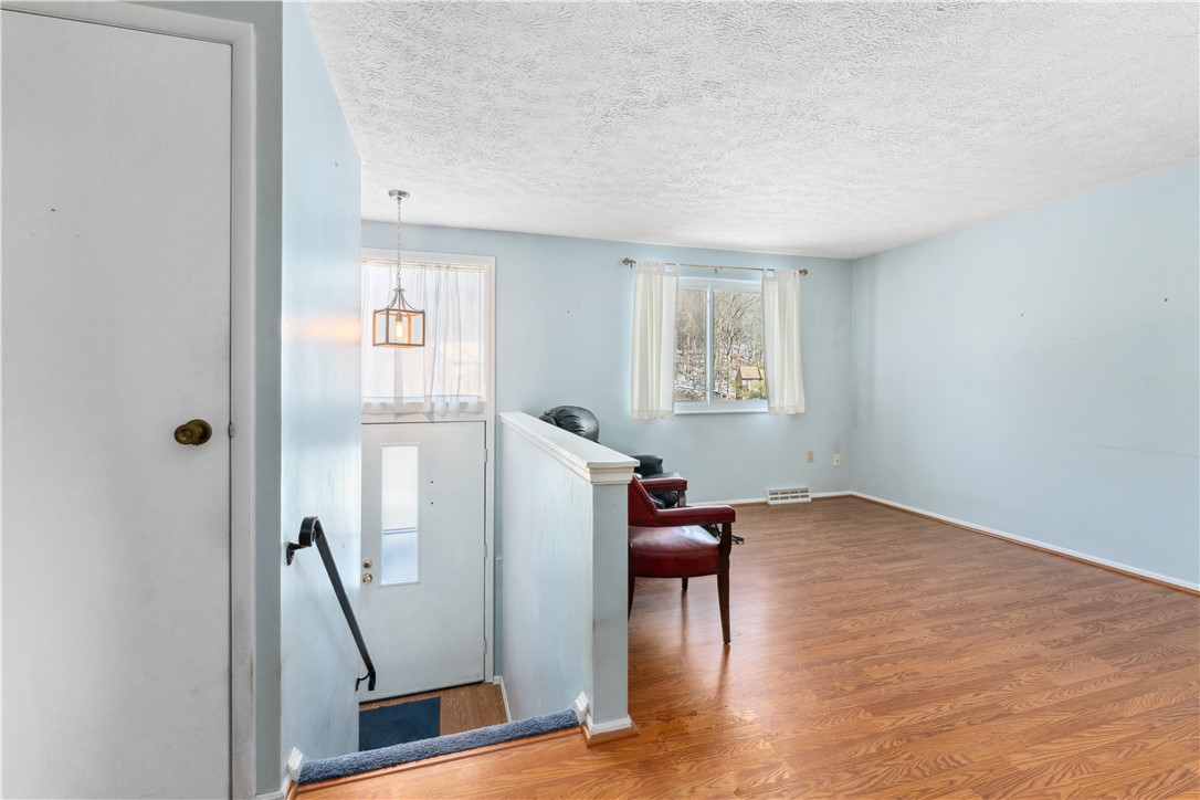 316 Benson Cir Cir, Whitehall, Pennsylvania image 2