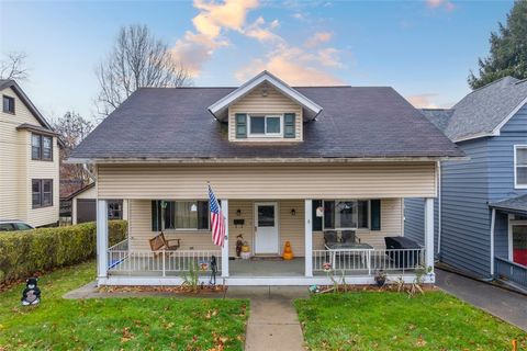 Photo of 65 Courtney St, Pittsburgh, PA 15202 (MLS # 1733306)