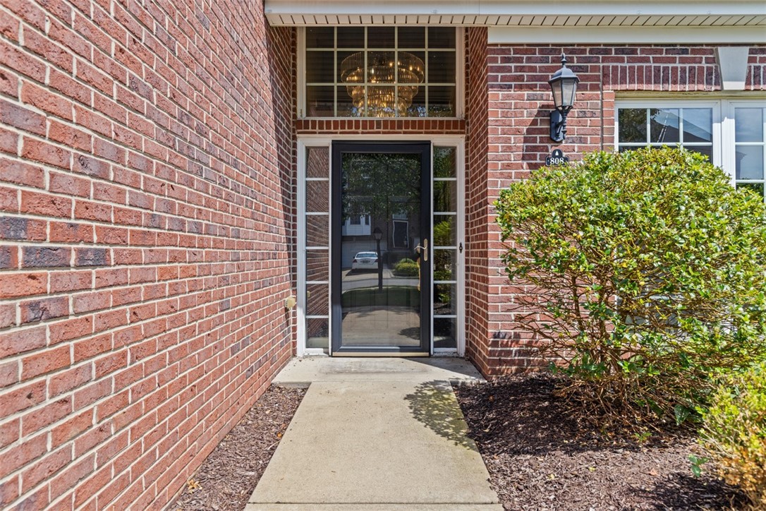 808 Strasburg Dr