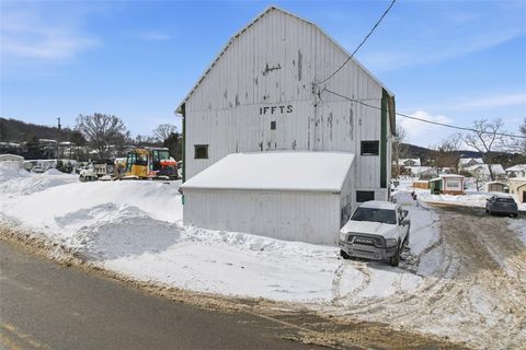 Photo of 148 Pioneer Rd, Evans City, PA 16033 (MLS # 1738351)