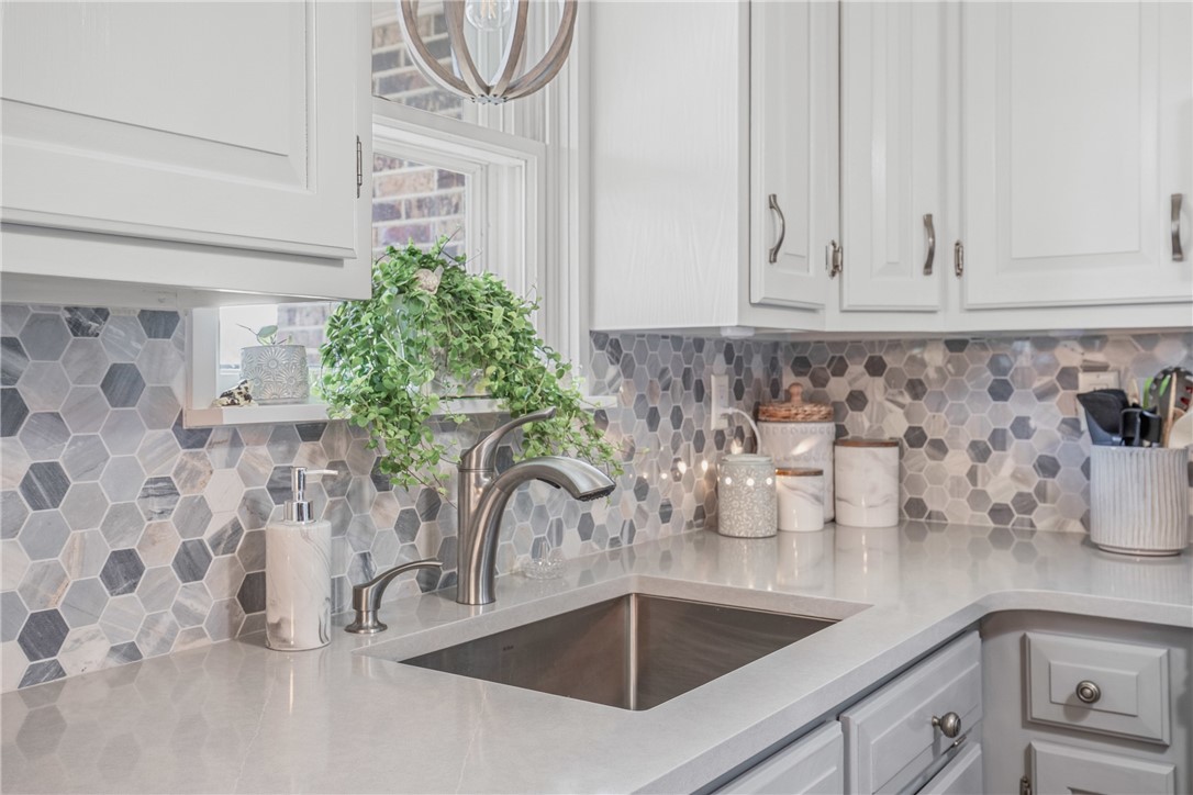 Windber, Pennsylvania 15963, United States, 3 Bedrooms Bedrooms, ,3 BathroomsBathrooms,Residential,Pending,100253