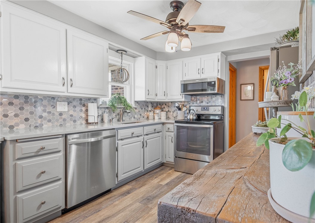 Windber, Pennsylvania 15963, United States, 3 Bedrooms Bedrooms, ,3 BathroomsBathrooms,Residential,Pending,100253