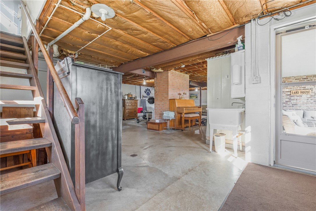 Windber, Pennsylvania 15963, United States, 3 Bedrooms Bedrooms, ,3 BathroomsBathrooms,Residential,Pending,100253