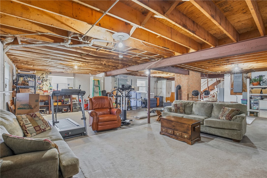 Windber, Pennsylvania 15963, United States, 3 Bedrooms Bedrooms, ,3 BathroomsBathrooms,Residential,Pending,100253