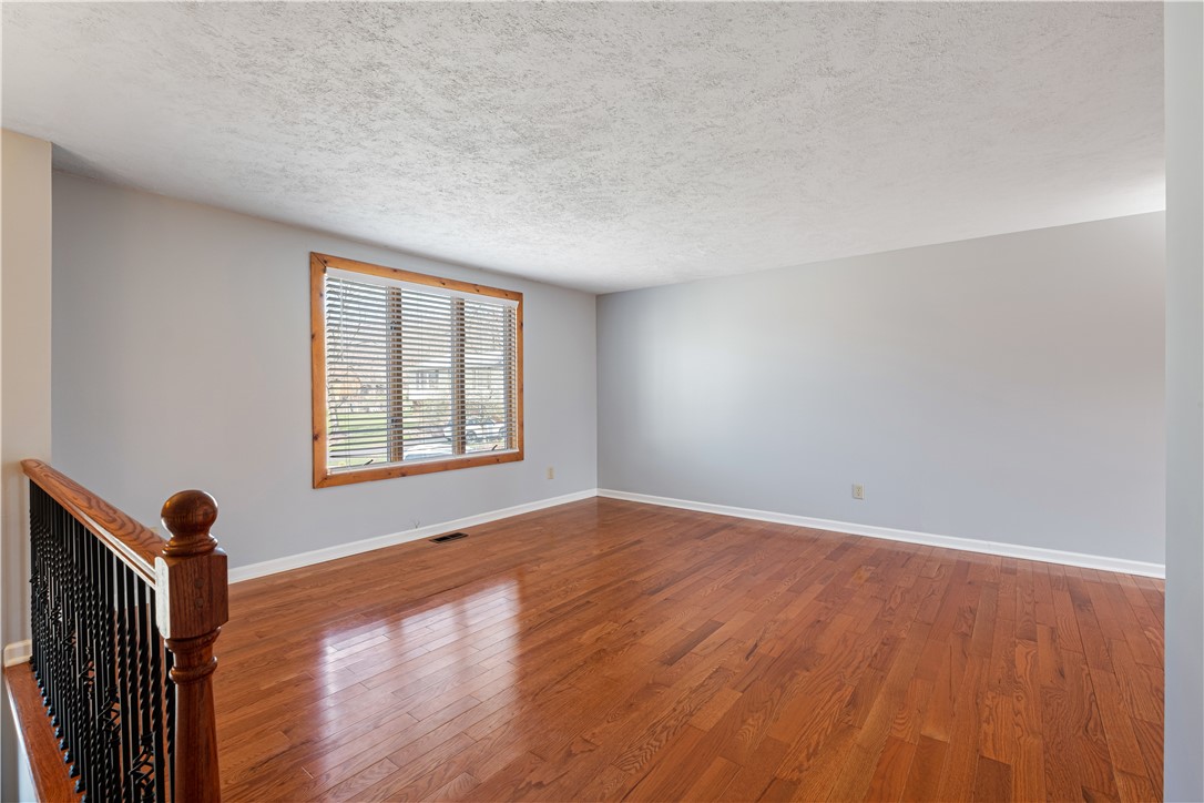 16 Wheatfield Dr