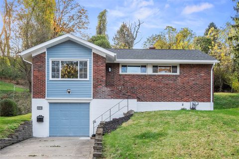 Photo of 429 Elwood Dr, Pittsburgh, PA 15235 (MLS # 1731783)