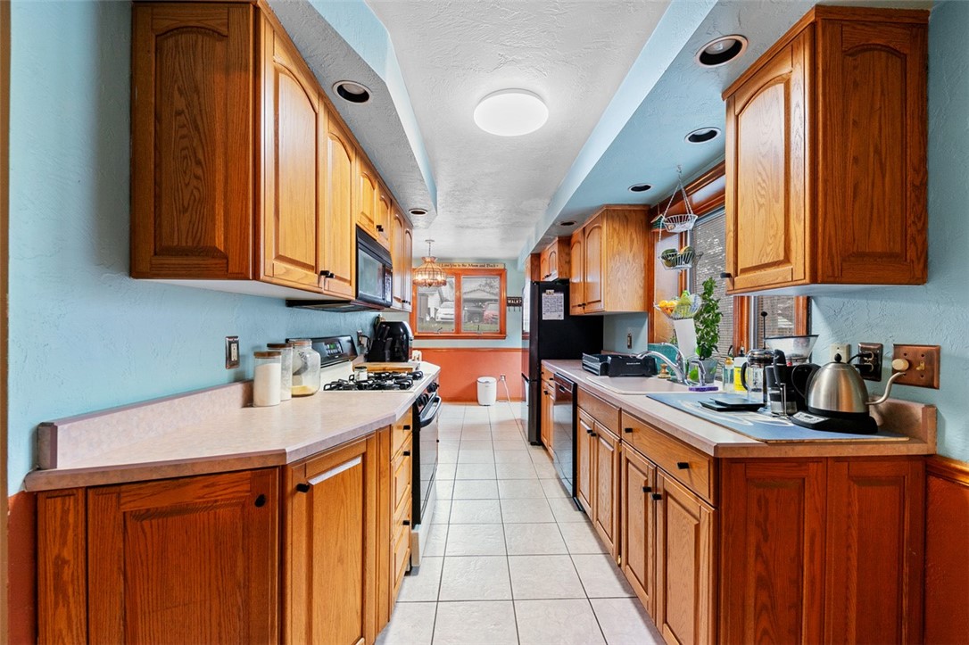 Overbrook, Pennsylvania 15234, United States, 2 Bedrooms Bedrooms, ,2 BathroomsBathrooms,Residential,Active,244899