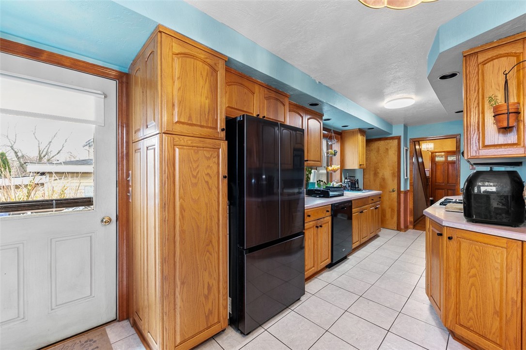 Overbrook, Pennsylvania 15234, United States, 2 Bedrooms Bedrooms, ,2 BathroomsBathrooms,Residential,Active,244899