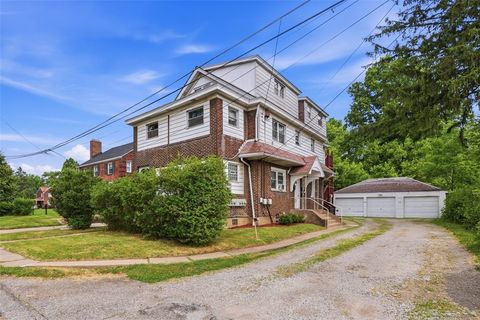 Photo of 809 Alpine Blvd, Pittsburgh, PA 15221 (MLS # 1759563)