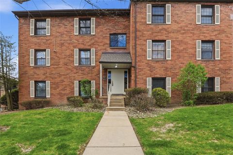 Photo of 7419 Lighthouse Pt, Pittsburgh, PA 15221 (MLS # 1748856)