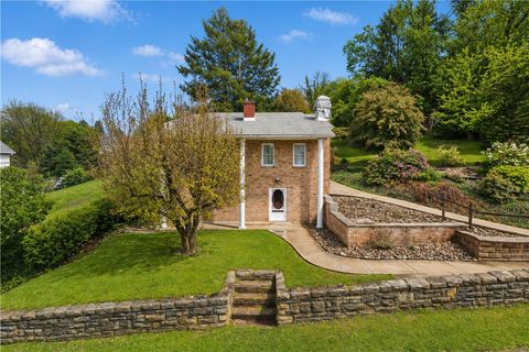 Photo of 665 Main St, Irwin, PA 15642 (MLS # 1751176)