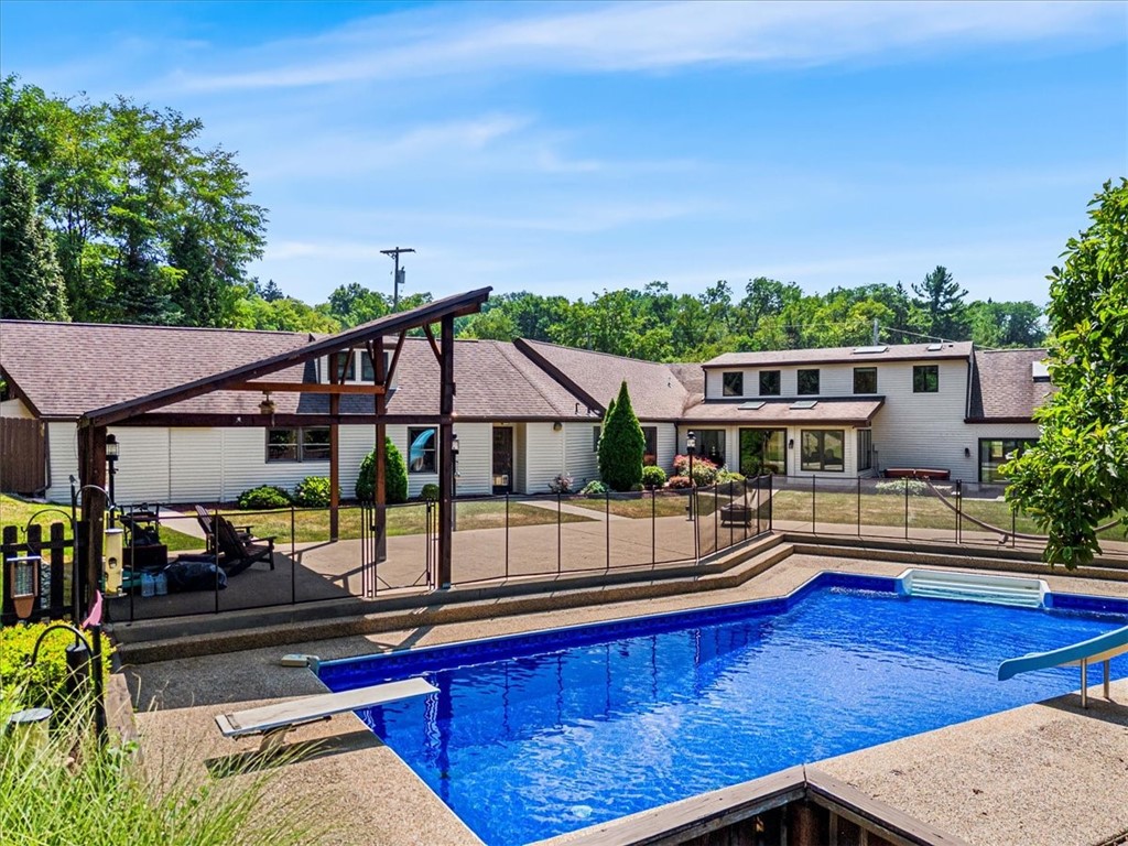 Pittsburgh, Pennsylvania, 15241, United States, 4 Bedrooms Bedrooms, ,5 BathroomsBathrooms,Residential,Active,1926915