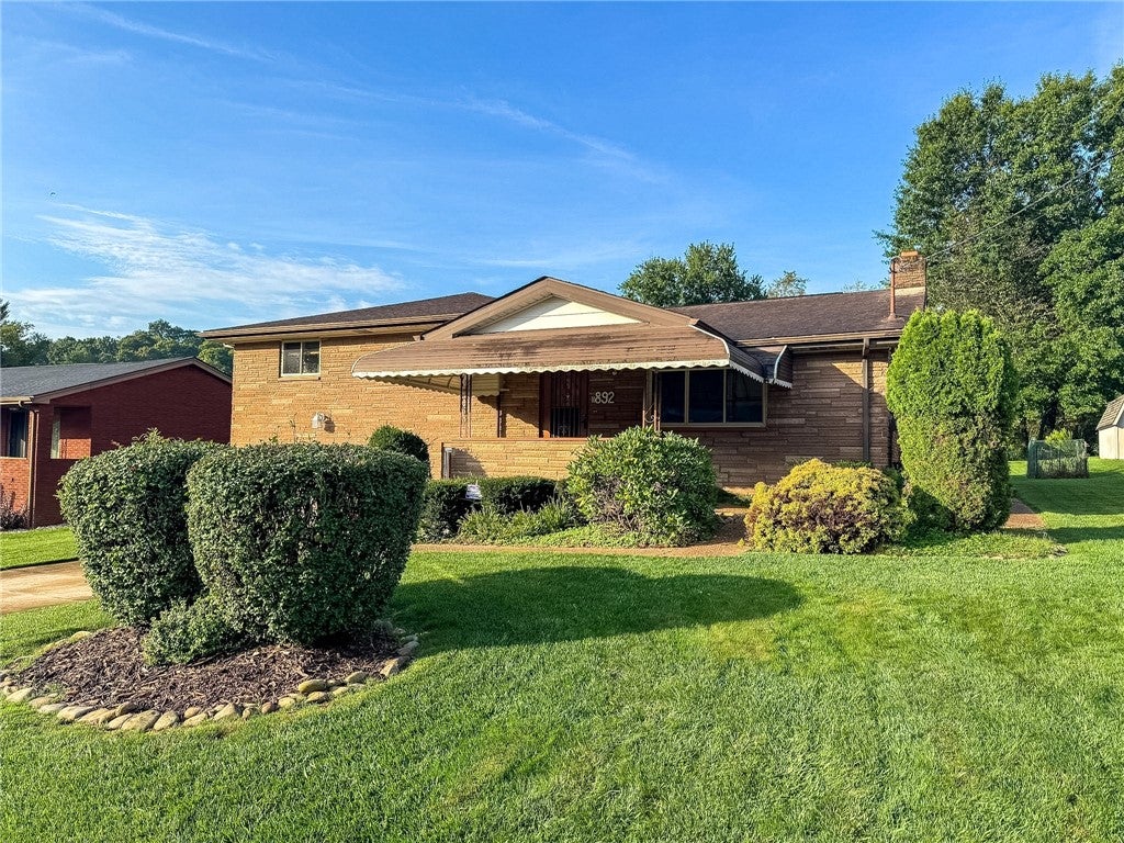 892 Locust Dr