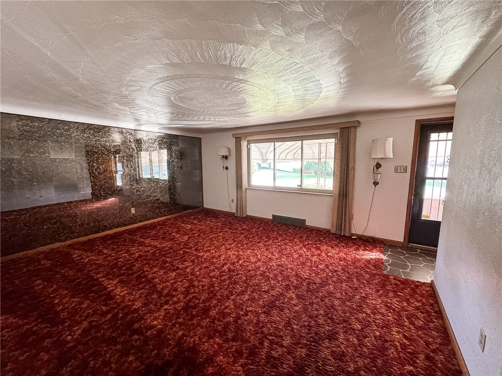 892 Locust Dr