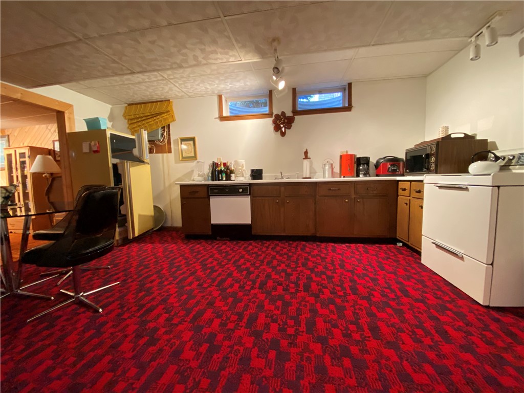 Hempfield Twp - Mer, Pennsylvania 16125, United States, 3 Bedrooms Bedrooms, ,4 BathroomsBathrooms,Residential,Active,97669