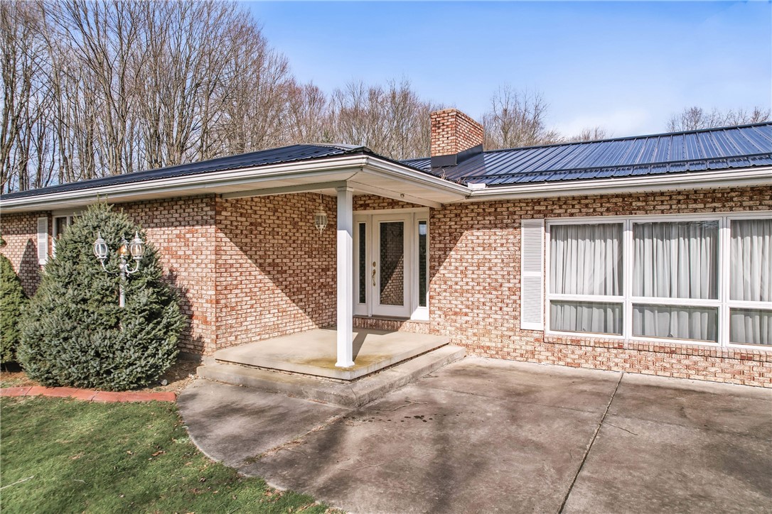 Hempfield Twp - Mer, Pennsylvania 16125, United States, 3 Bedrooms Bedrooms, ,4 BathroomsBathrooms,Residential,Active,97669