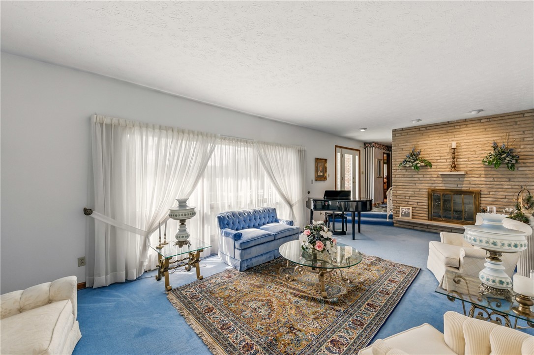 Hempfield Twp - Mer, Pennsylvania 16125, United States, 3 Bedrooms Bedrooms, ,4 BathroomsBathrooms,Residential,Active,97669