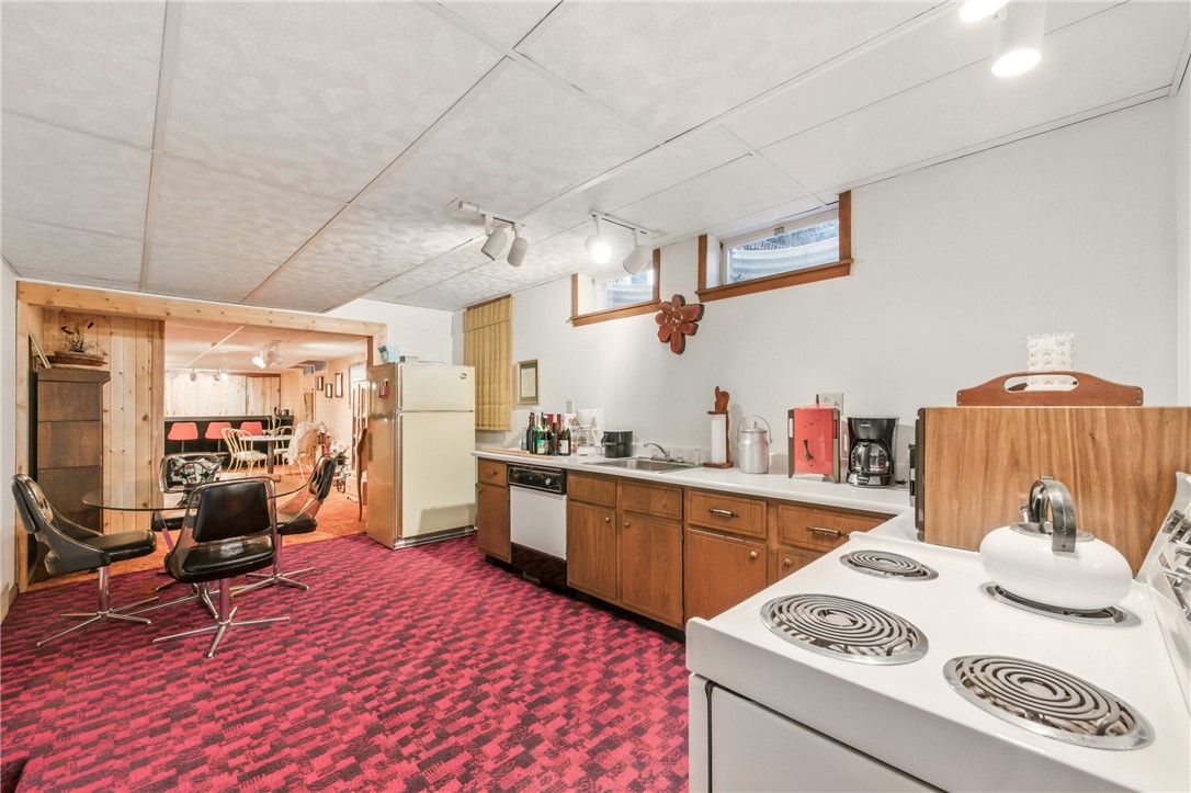 Hempfield Twp - Mer, Pennsylvania 16125, United States, 3 Bedrooms Bedrooms, ,4 BathroomsBathrooms,Residential,Active,97669