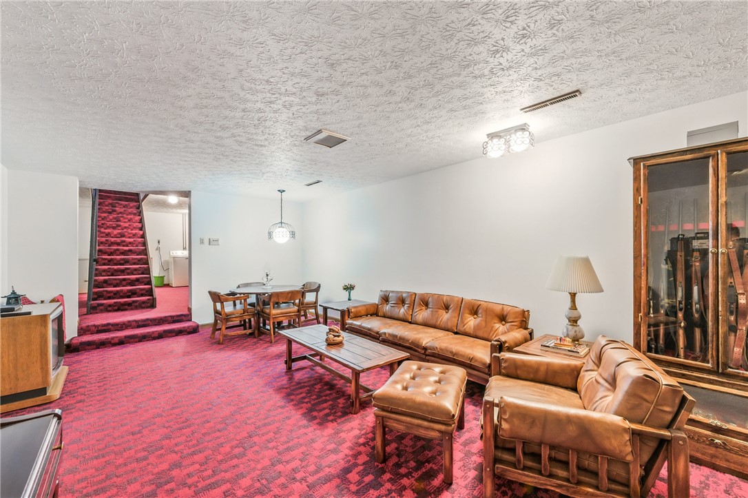 Hempfield Twp - Mer, Pennsylvania 16125, United States, 3 Bedrooms Bedrooms, ,4 BathroomsBathrooms,Residential,Active,97669