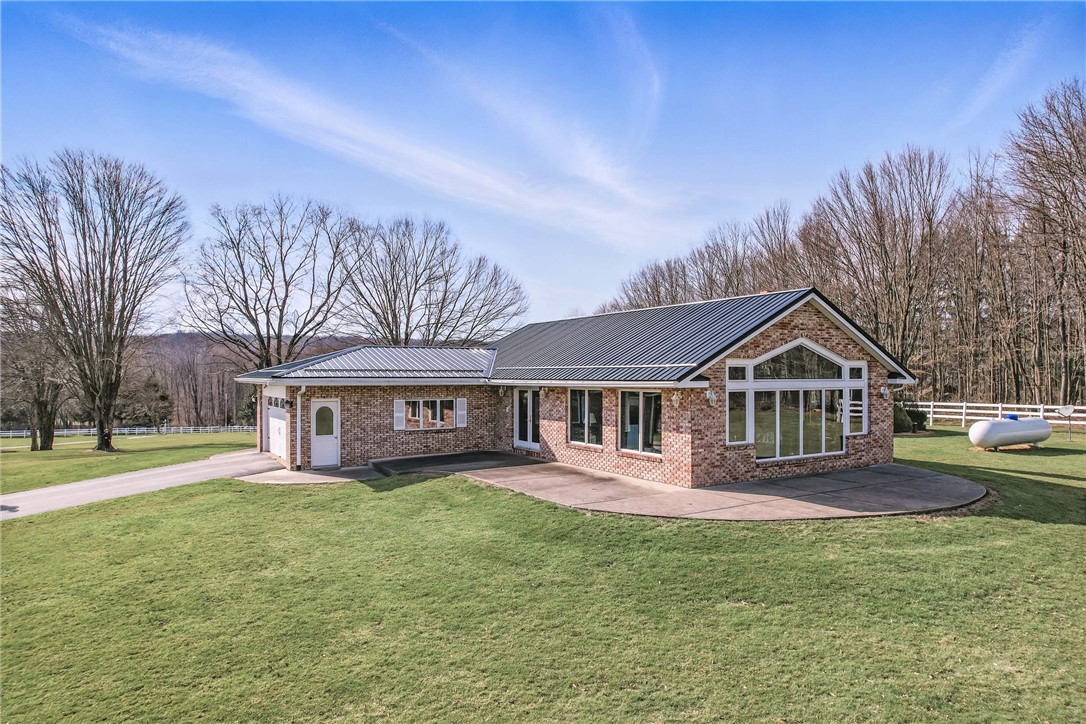 Hempfield Twp - Mer, Pennsylvania 16125, United States, 3 Bedrooms Bedrooms, ,4 BathroomsBathrooms,Residential,Active,97669