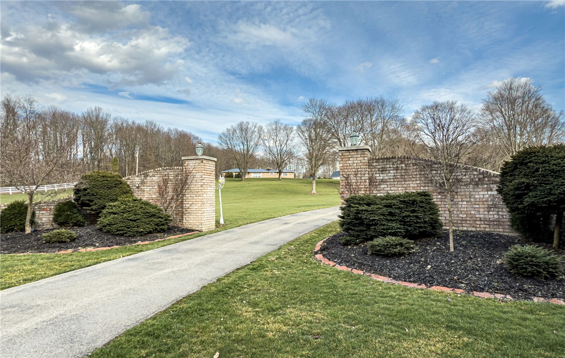 Hempfield Twp - Mer, Pennsylvania 16125, United States, 3 Bedrooms Bedrooms, ,4 BathroomsBathrooms,Residential,Active,97669