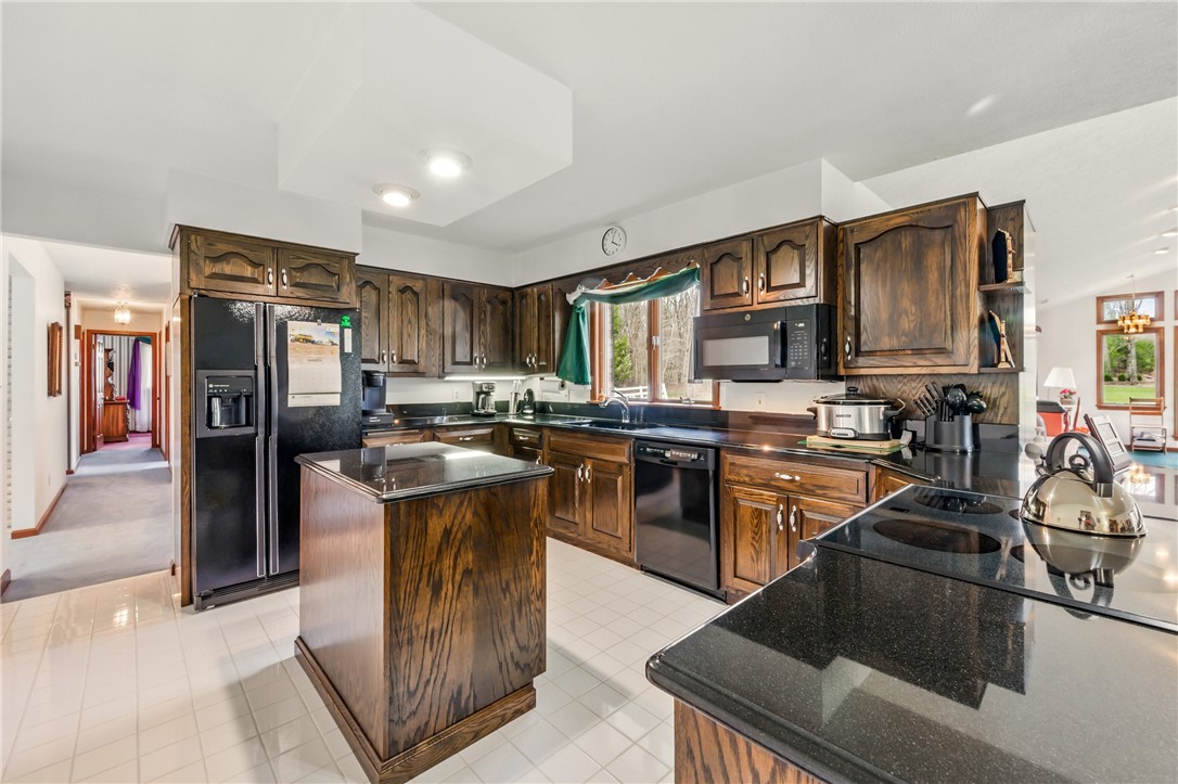 Hempfield Twp - Mer, Pennsylvania 16125, United States, 3 Bedrooms Bedrooms, ,4 BathroomsBathrooms,Residential,Active,97669