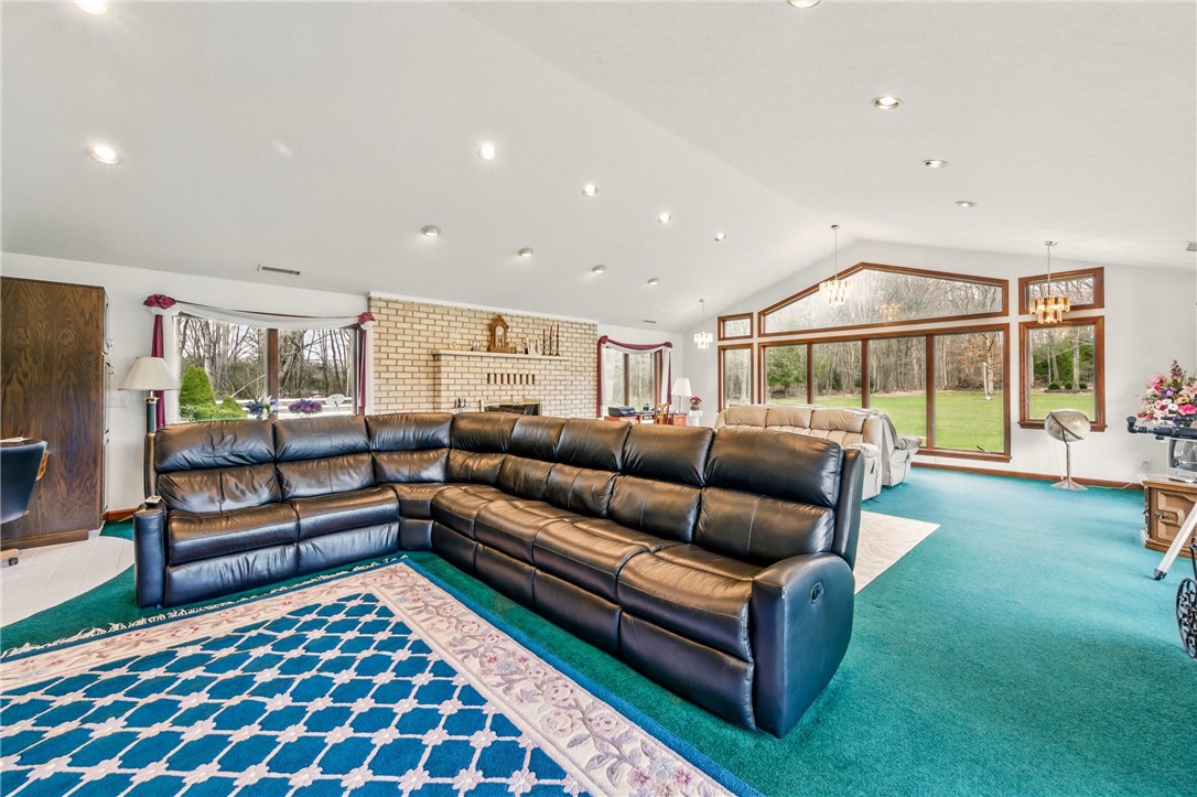 Hempfield Twp - Mer, Pennsylvania 16125, United States, 3 Bedrooms Bedrooms, ,4 BathroomsBathrooms,Residential,Active,97669