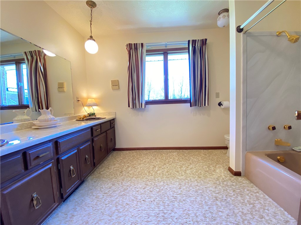 Hempfield Twp - Mer, Pennsylvania 16125, United States, 3 Bedrooms Bedrooms, ,4 BathroomsBathrooms,Residential,Active,97669