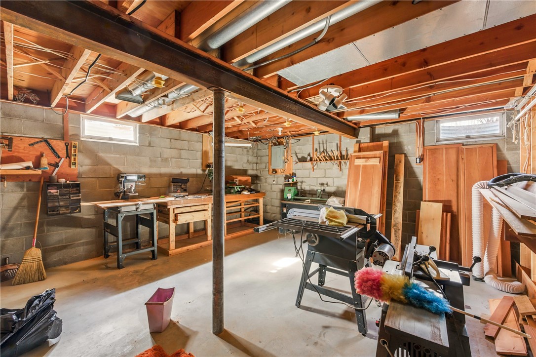 Hempfield Twp - Mer, Pennsylvania 16125, United States, 3 Bedrooms Bedrooms, ,4 BathroomsBathrooms,Residential,Active,97669