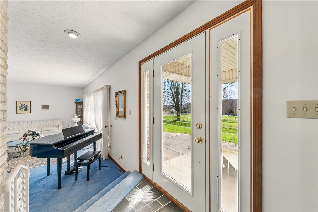 Hempfield Twp - Mer, Pennsylvania 16125, United States, 3 Bedrooms Bedrooms, ,4 BathroomsBathrooms,Residential,Active,97669