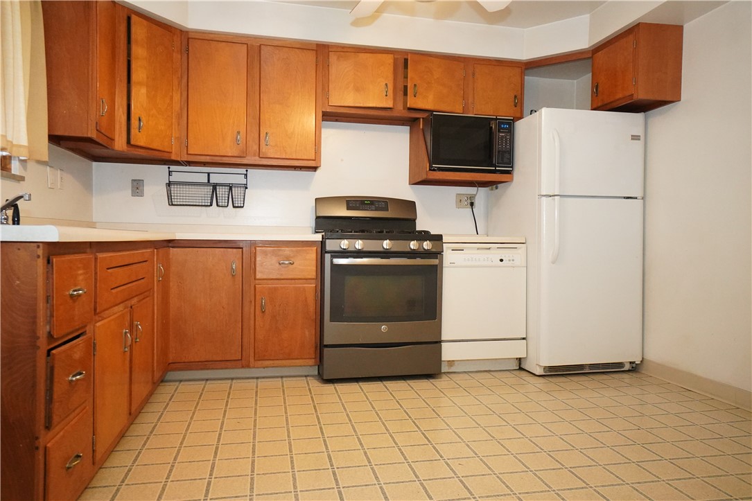 Castle Shannon, Pennsylvania 15234, United States, 3 Bedrooms Bedrooms, ,3 BathroomsBathrooms,Residential,Contingent,100792