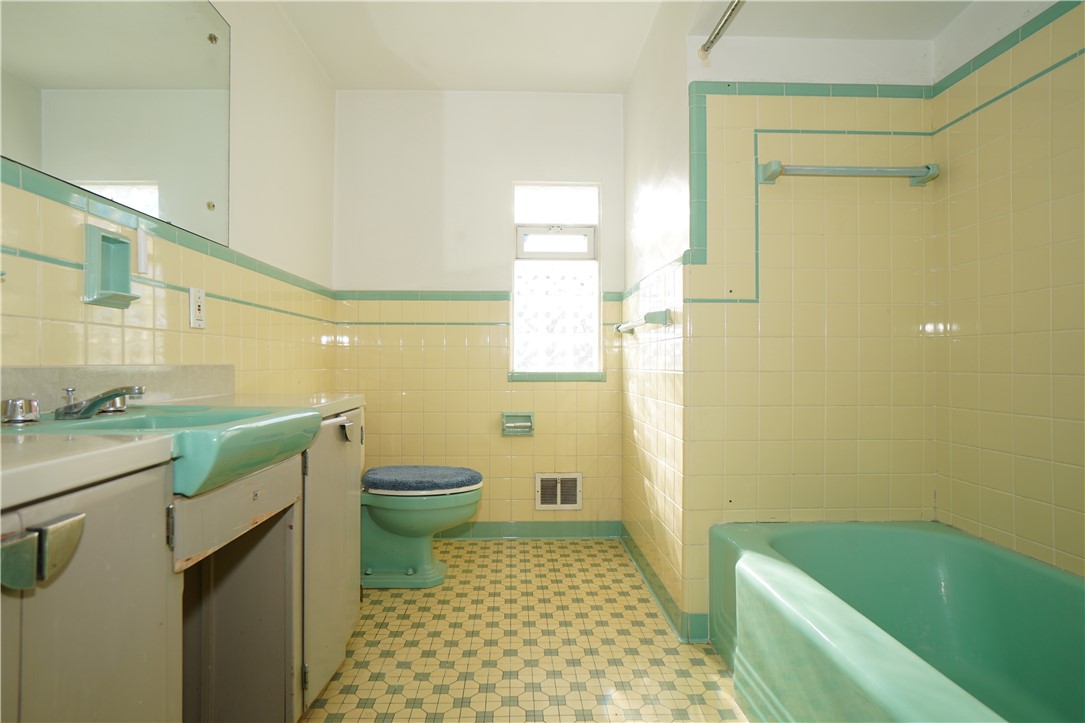 Castle Shannon, Pennsylvania 15234, United States, 3 Bedrooms Bedrooms, ,3 BathroomsBathrooms,Residential,Contingent,100792