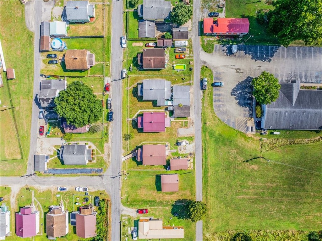 Greensboro, Pennsylvania 15338, United States, 3 Bedrooms Bedrooms, ,2 BathroomsBathrooms,Residential,Contingent,206743